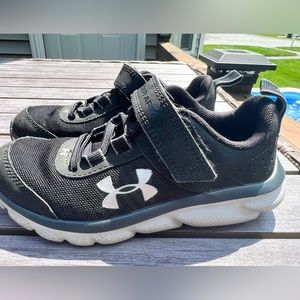 Toddler boys UA sneakers